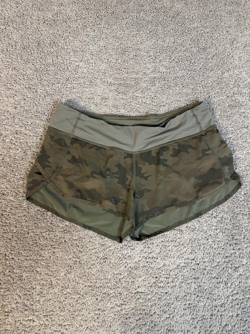 Lululemon Shorts Womens 8 Green Camo Microfiber Athletic Pockets 3 In Inseam
